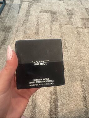 NWT- MAC pressed powder